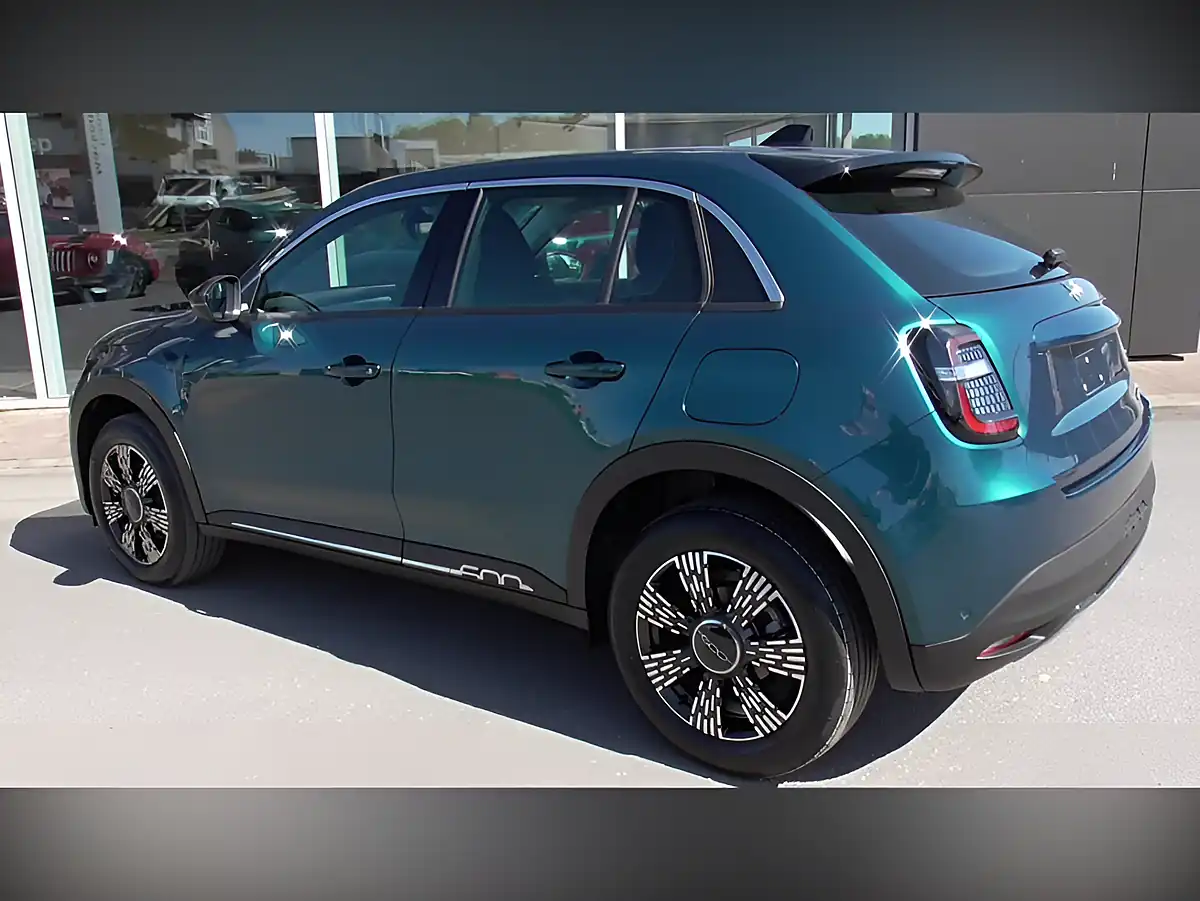 Used 2025 Fiat 600 Green - Interior and Exterior details 5