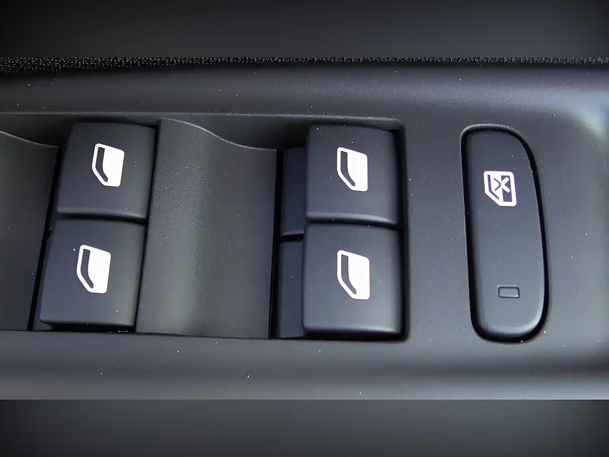 Used 2025 Fiat 600 Green - Interior and Exterior details 7