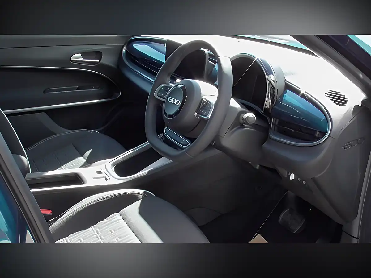 Used 2025 Fiat 600 Green - Interior and Exterior details 9