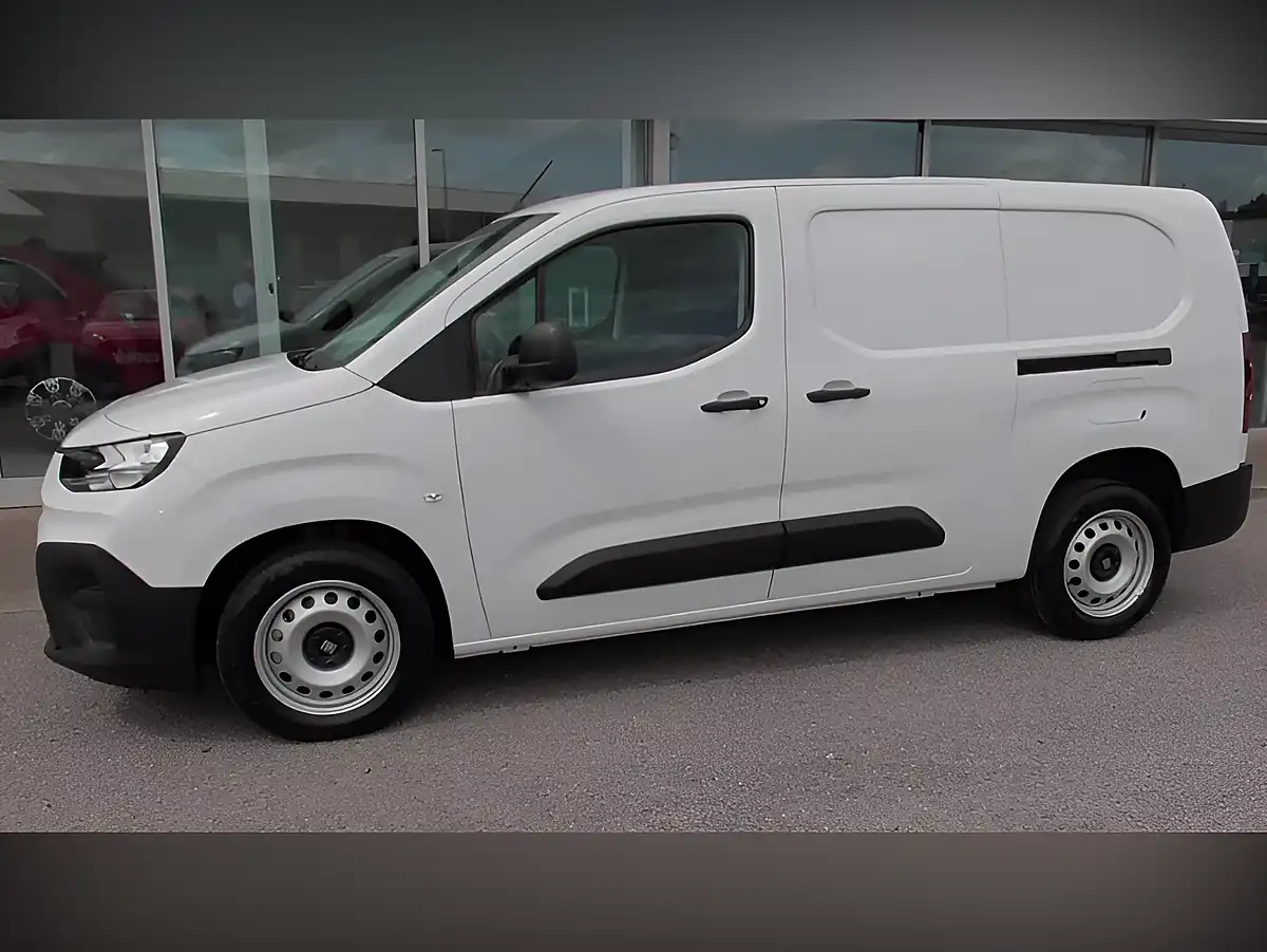 Used 2025 Fiat Doblo Maxi Lwb H1 L2 White - Interior and Exterior details 5