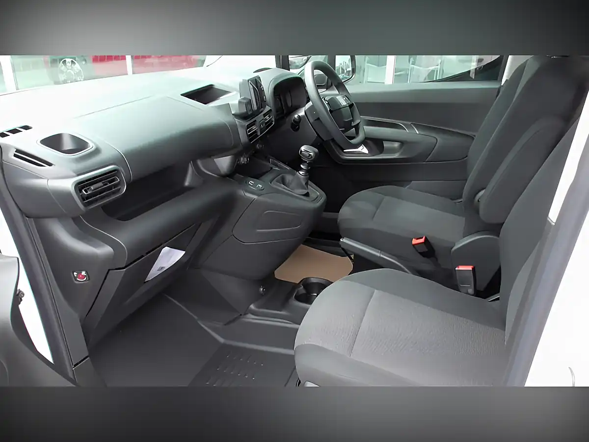 Used 2025 Fiat Doblo Maxi Lwb H1 L2 White - Interior and Exterior details 8