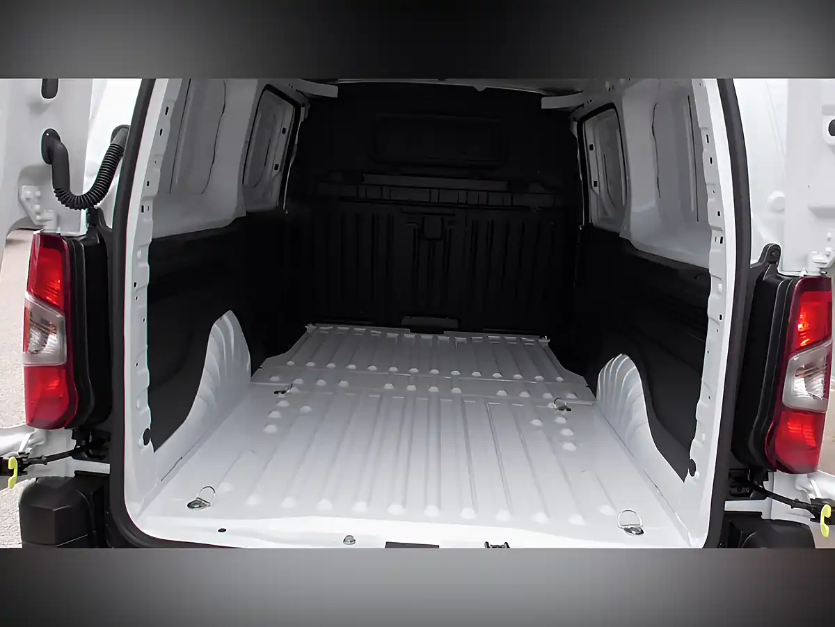 Used 2025 Fiat Doblo Maxi Lwb H1 L2 White - Interior and Exterior details 9
