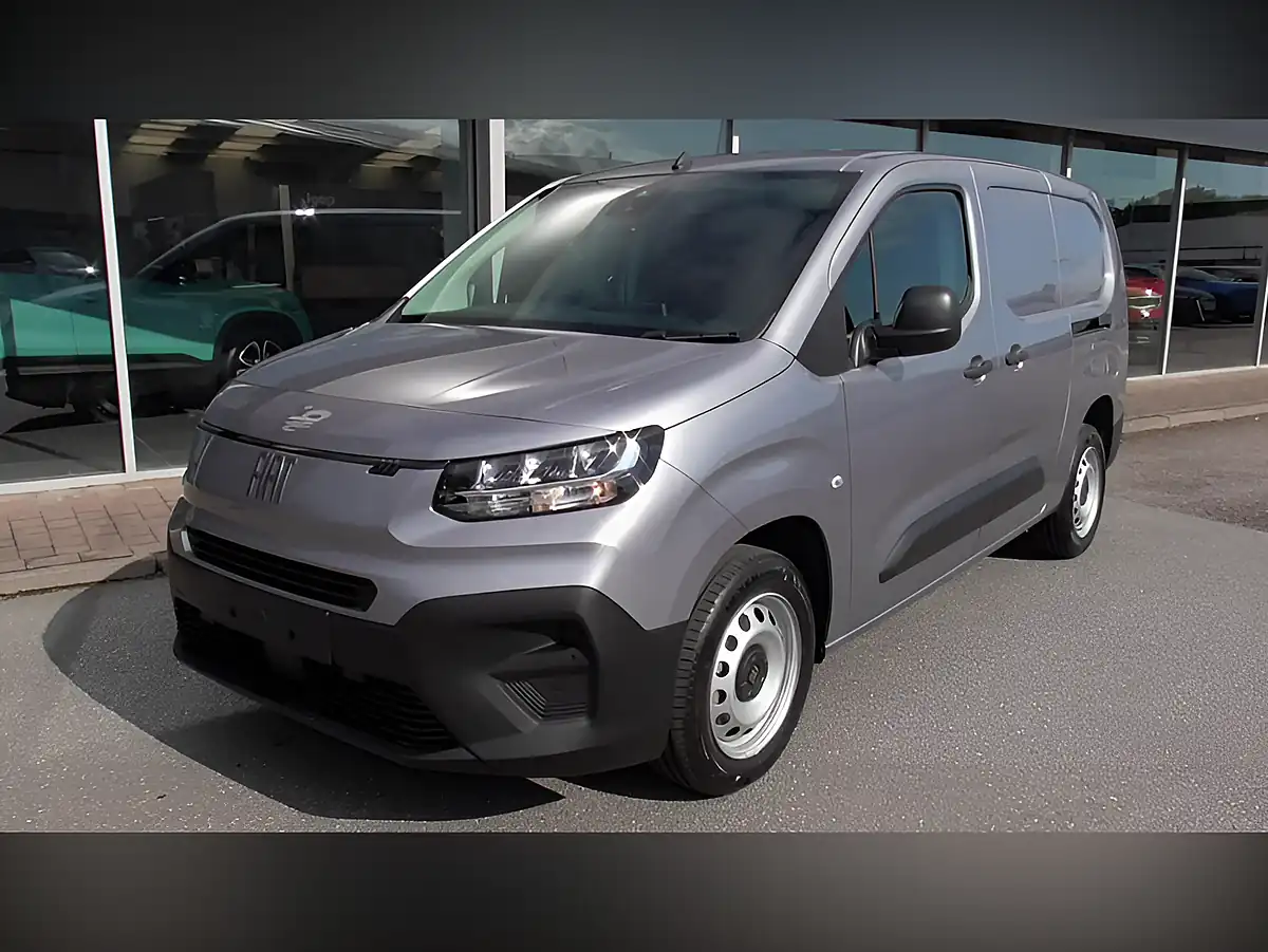 Used 2025 Fiat Doblo Maxi Primo Silver - Front View