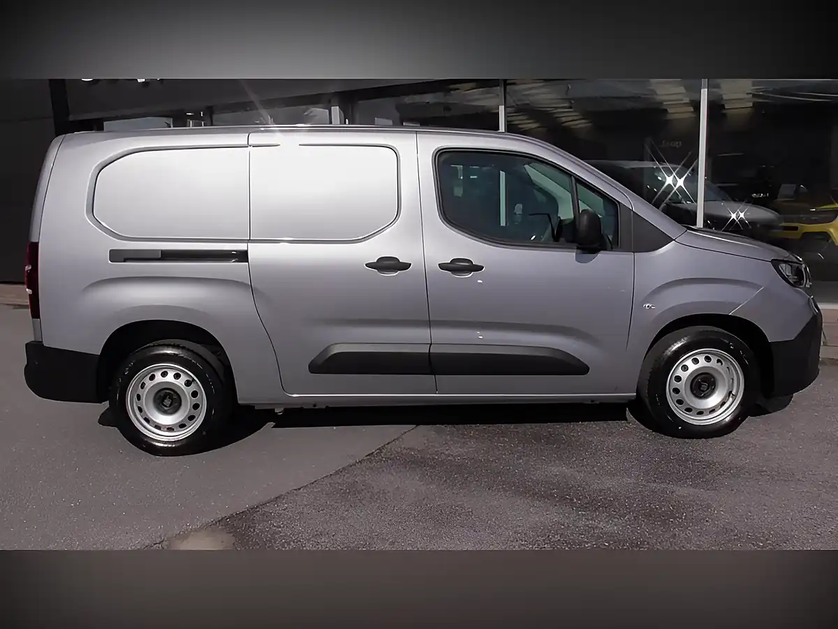 Used 2025 Fiat Doblo Maxi Primo Silver - Interior and Exterior details 4