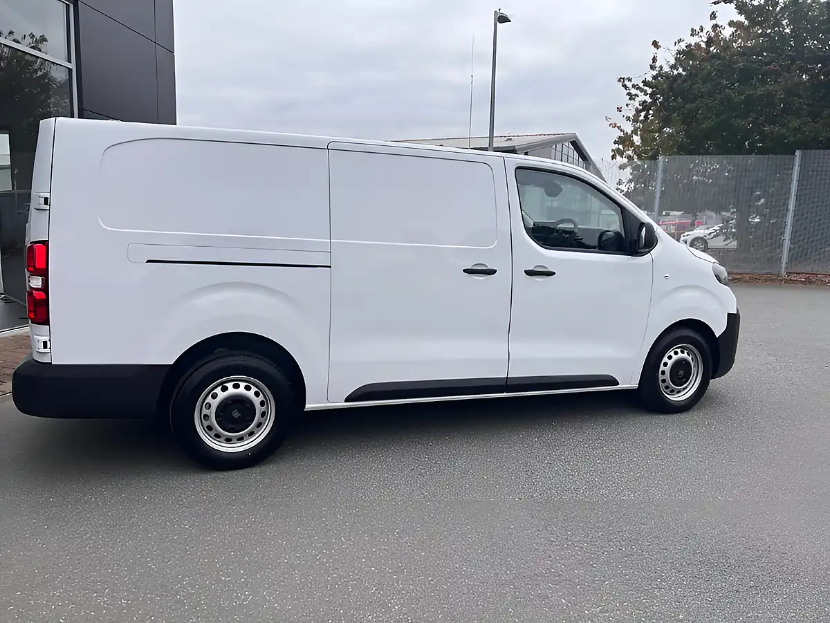 Used 2025 Fiat Scudo Lwb L2 White - Interior and Exterior details 9