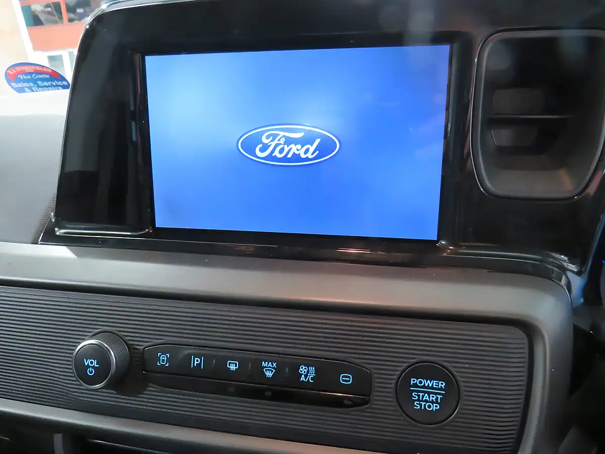 Used 2025 Ford Courier Ltd Silver - Interior and Exterior details 11