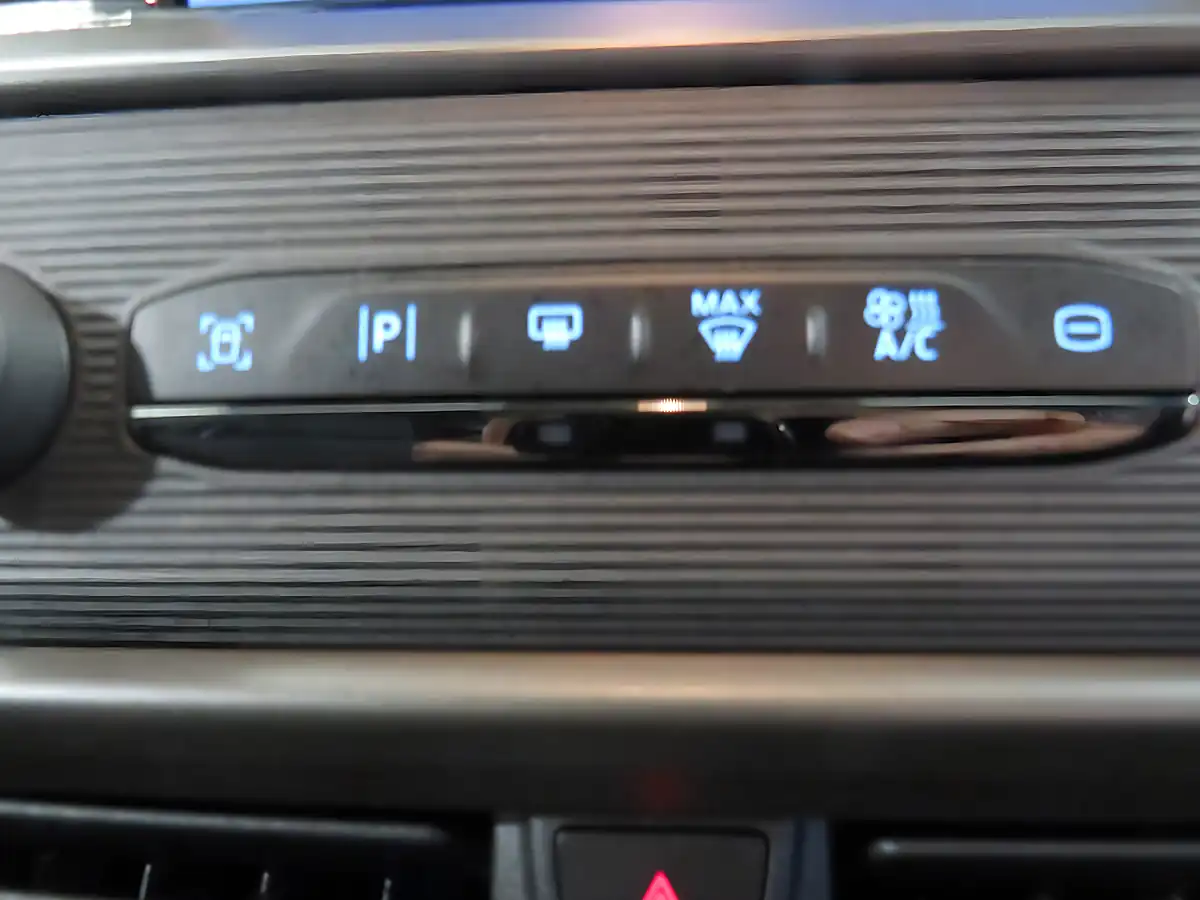 Used 2025 Ford Courier Ltd Silver - Interior and Exterior details 12