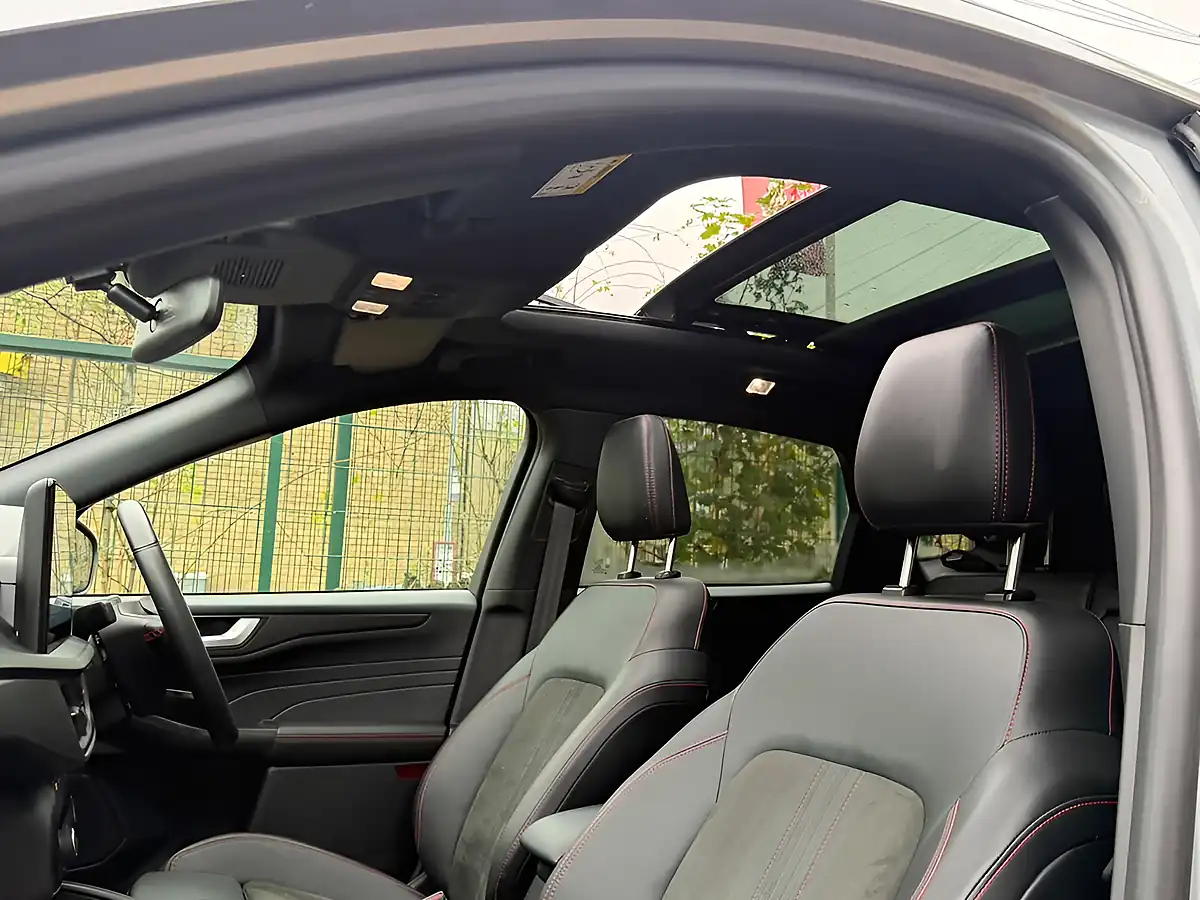 Used 2025 Ford Kuga ST-Line X Silver - Interior and Exterior details 12