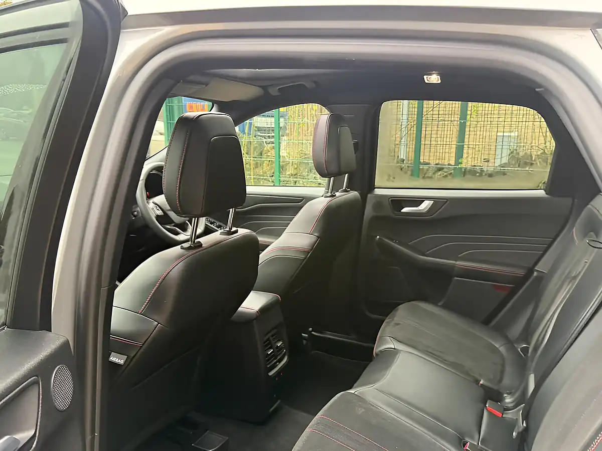 Used 2025 Ford Kuga ST-Line X Silver - Interior and Exterior details 14