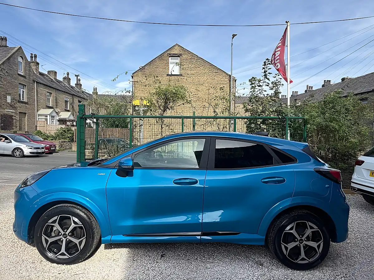 Used 2025 Ford Puma ST-Line Blue - Interior and Exterior details 8