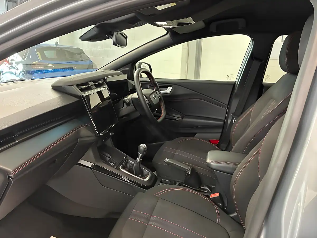 Used 2025 Ford Puma ST-Line Silver - Interior and Exterior details 11