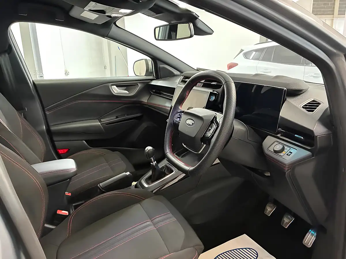 Used 2025 Ford Puma ST-Line Silver - Interior and Exterior details 12