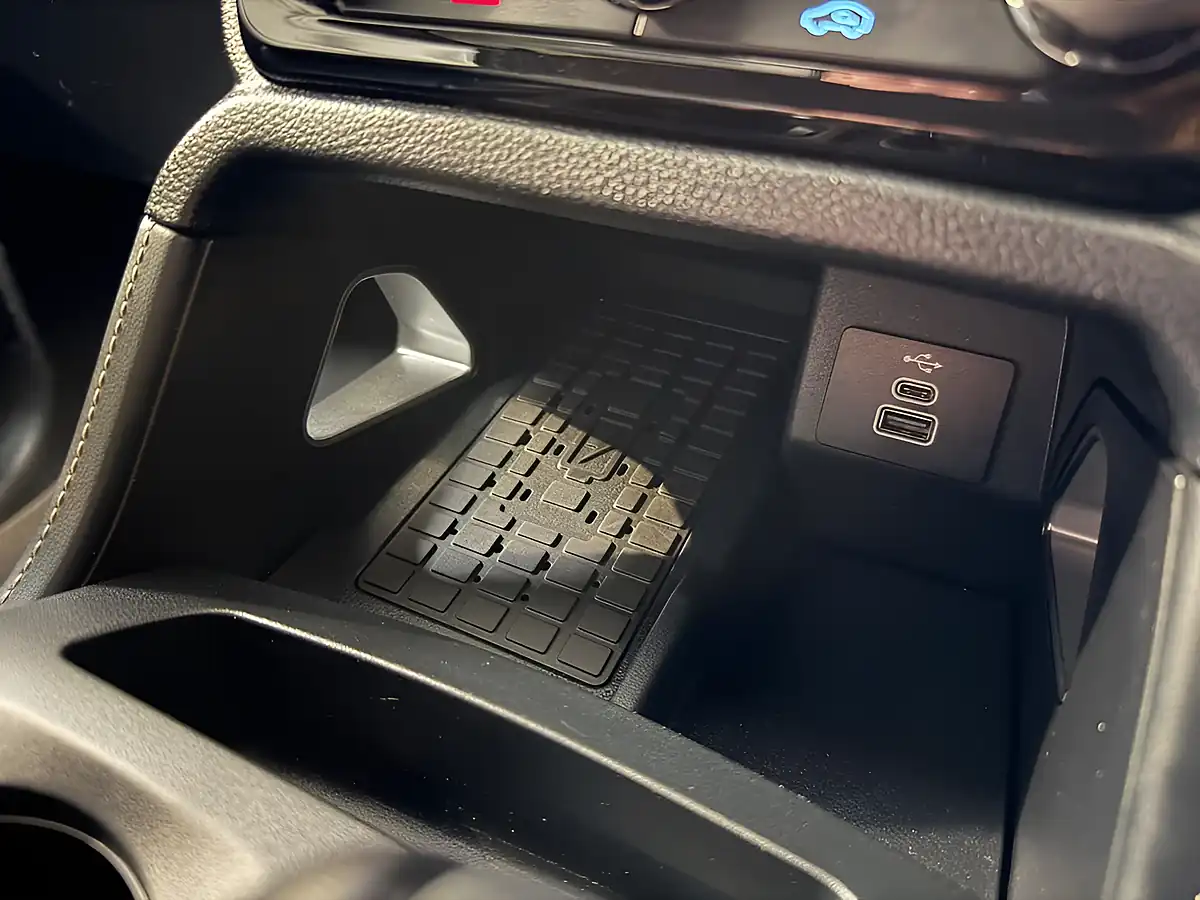 Used 2025 Ford Ranger Platinum Silver - Interior and Exterior details 13