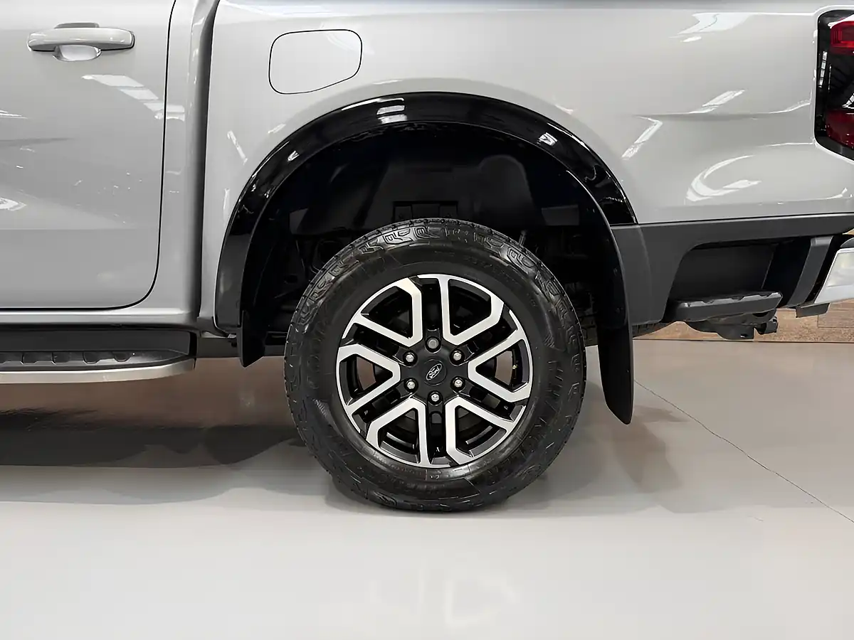 Used 2025 Ford Ranger Platinum Silver - Interior and Exterior details 19