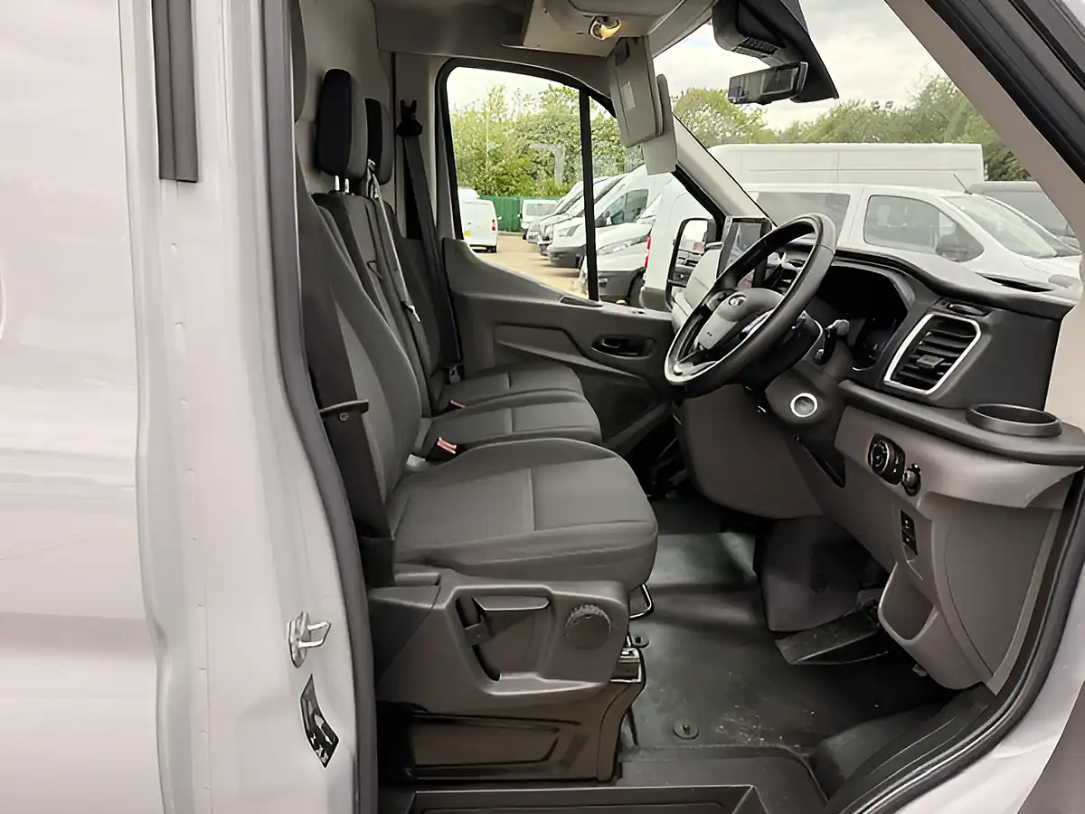 Used 2025 Ford Transit 350 Limited White - Interior and Exterior details 18