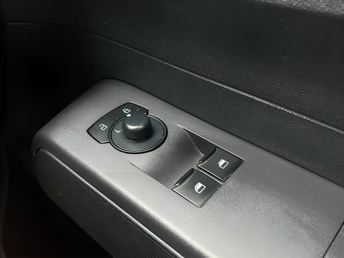 Used 2025 Ford Transit Courier Trend Frozen White - Interior and Exterior details 12