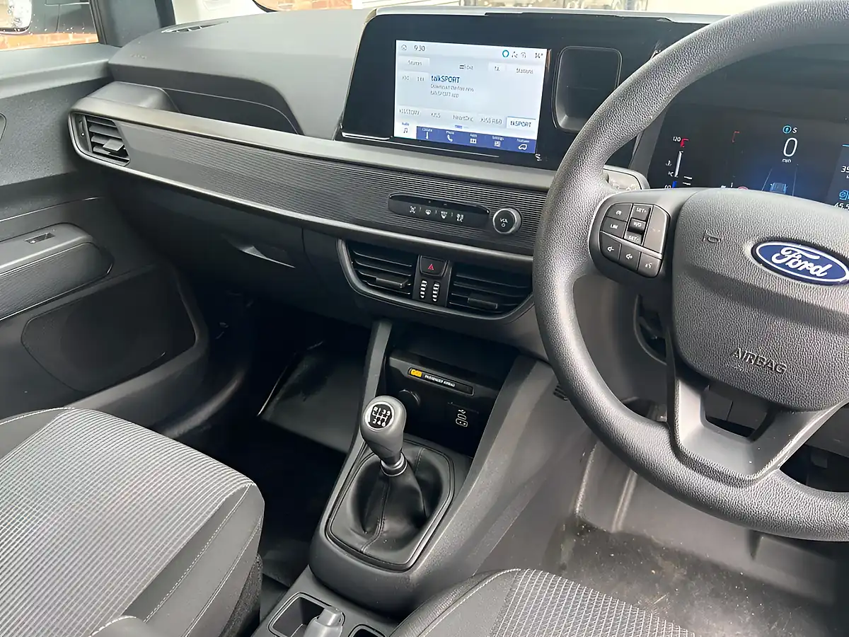Used 2025 Ford Transit Courier Trend Frozen White - Interior and Exterior details 15