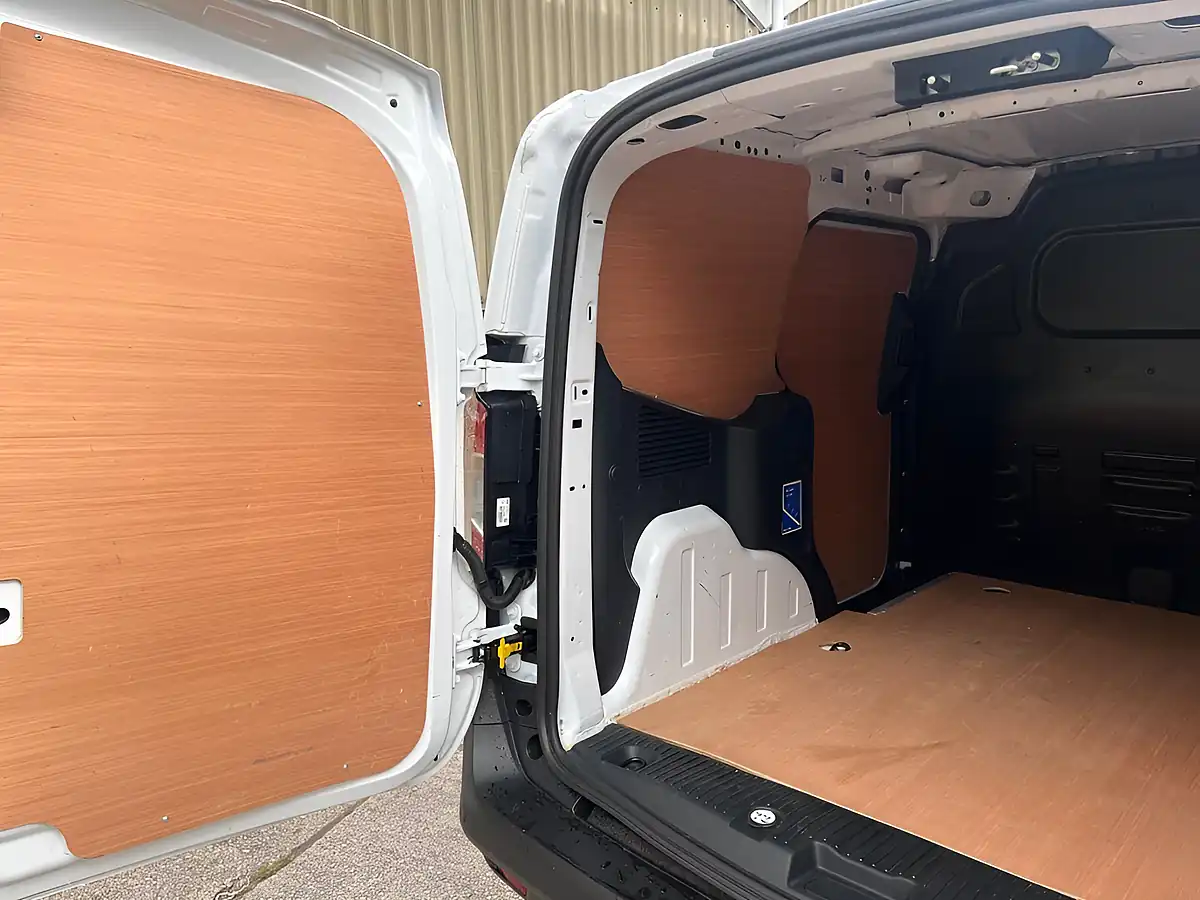 Used 2025 Ford Transit Courier Trend Frozen White - Interior and Exterior details 16