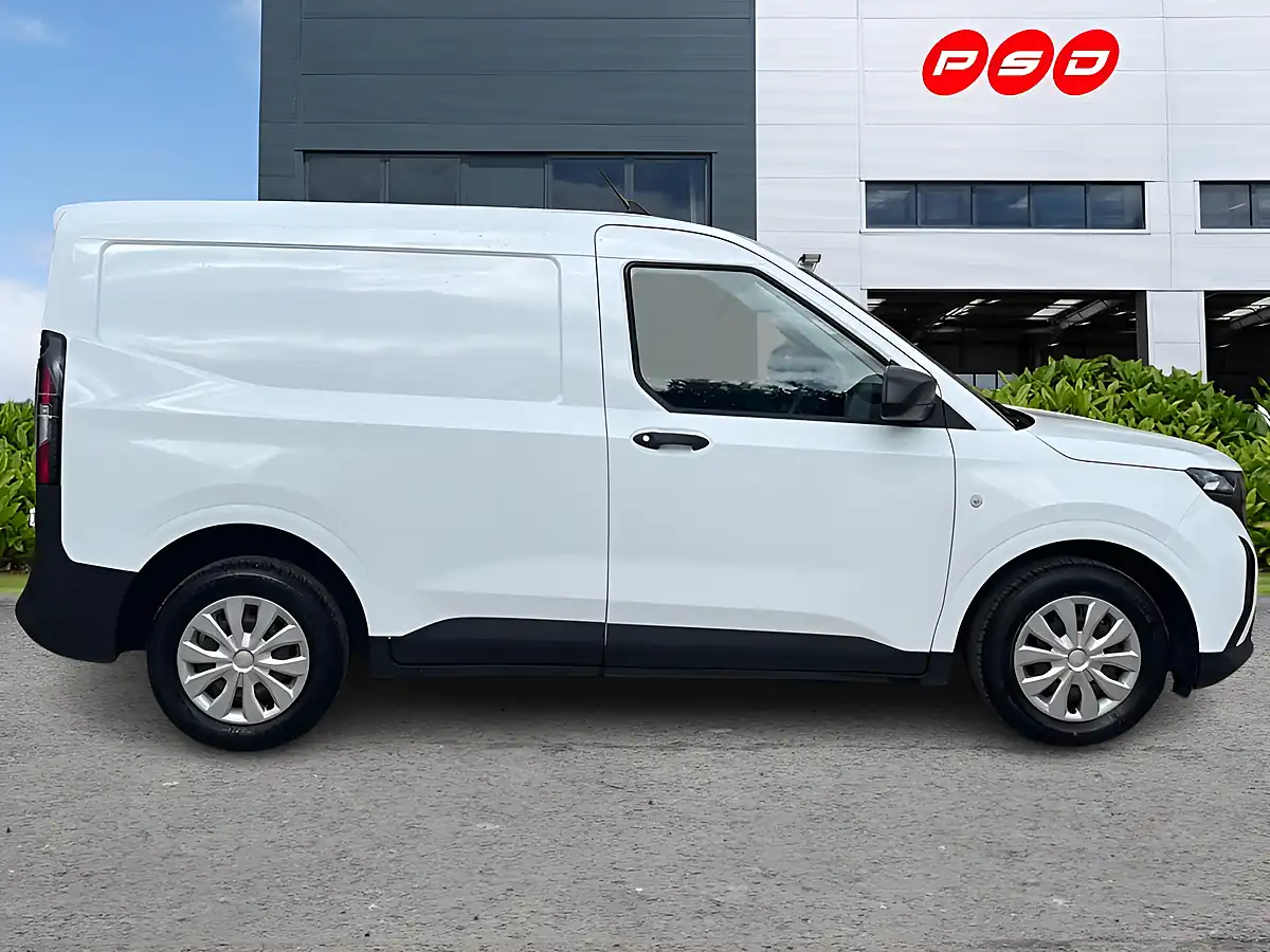 Used 2025 Ford Transit Courier Trend Frozen White - Interior and Exterior details 8