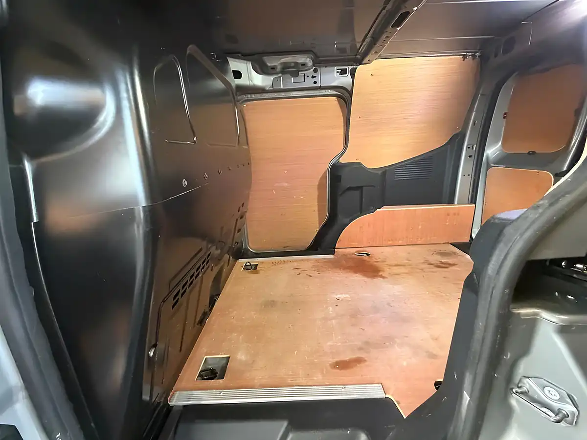 Used 2025 Ford Transit Courier Trend Silver - Interior and Exterior details 10