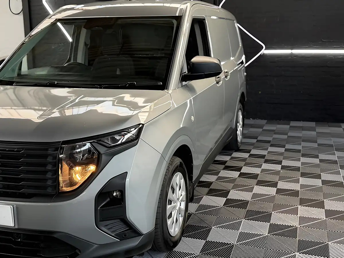 Used 2025 Ford Transit Courier Trend Silver - Interior and Exterior details 20