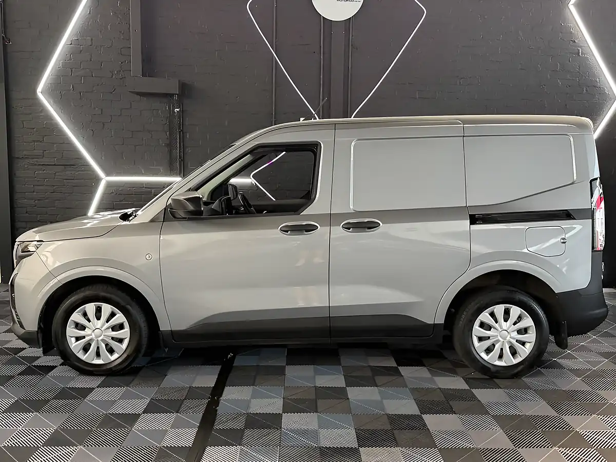 Used 2025 Ford Transit Courier Trend Silver - Interior and Exterior details 6