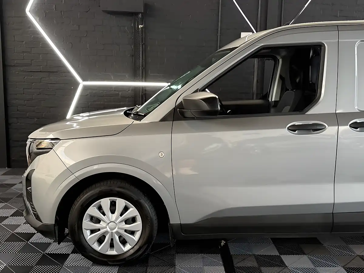 Used 2025 Ford Transit Courier Trend Silver - Interior and Exterior details 7