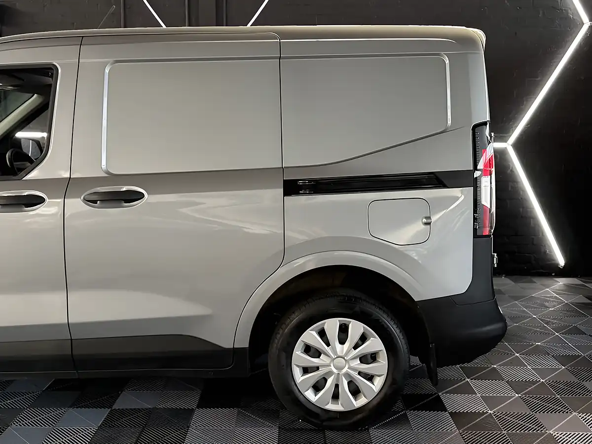 Used 2025 Ford Transit Courier Trend Silver - Interior and Exterior details 8