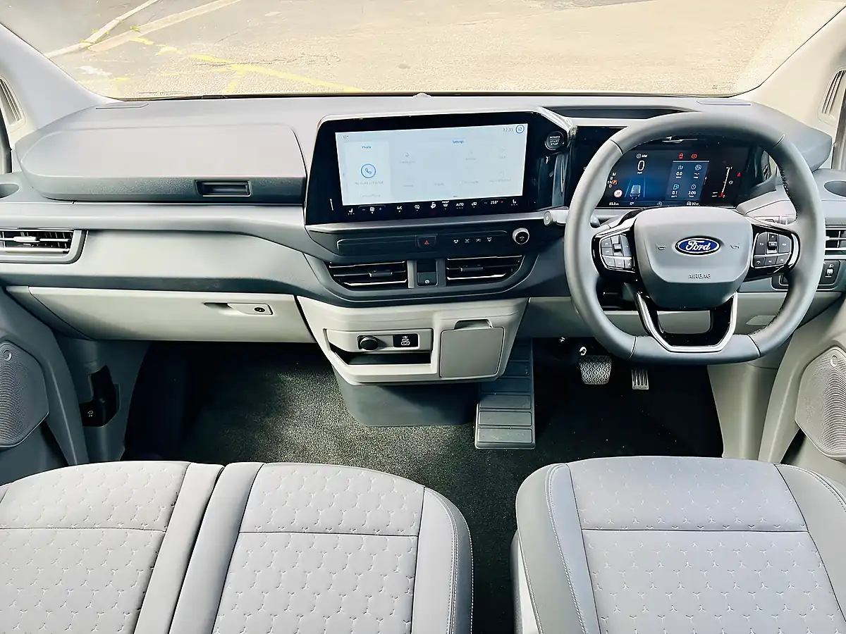 Used 2025 Ford Transit Custom Limited Blue - Interior and Exterior details 17