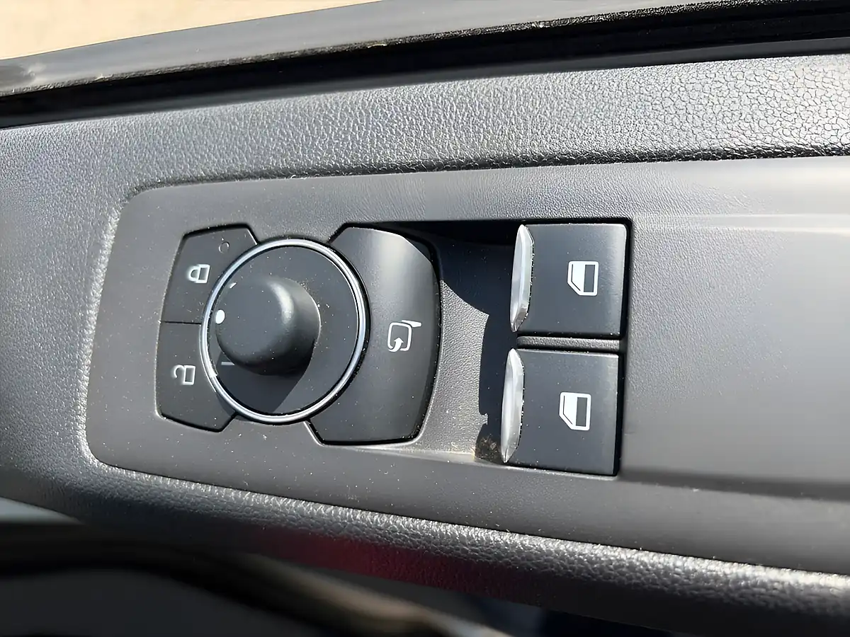 Used 2025 Ford Transit Custom Limited Frozen White - Interior and Exterior details 12