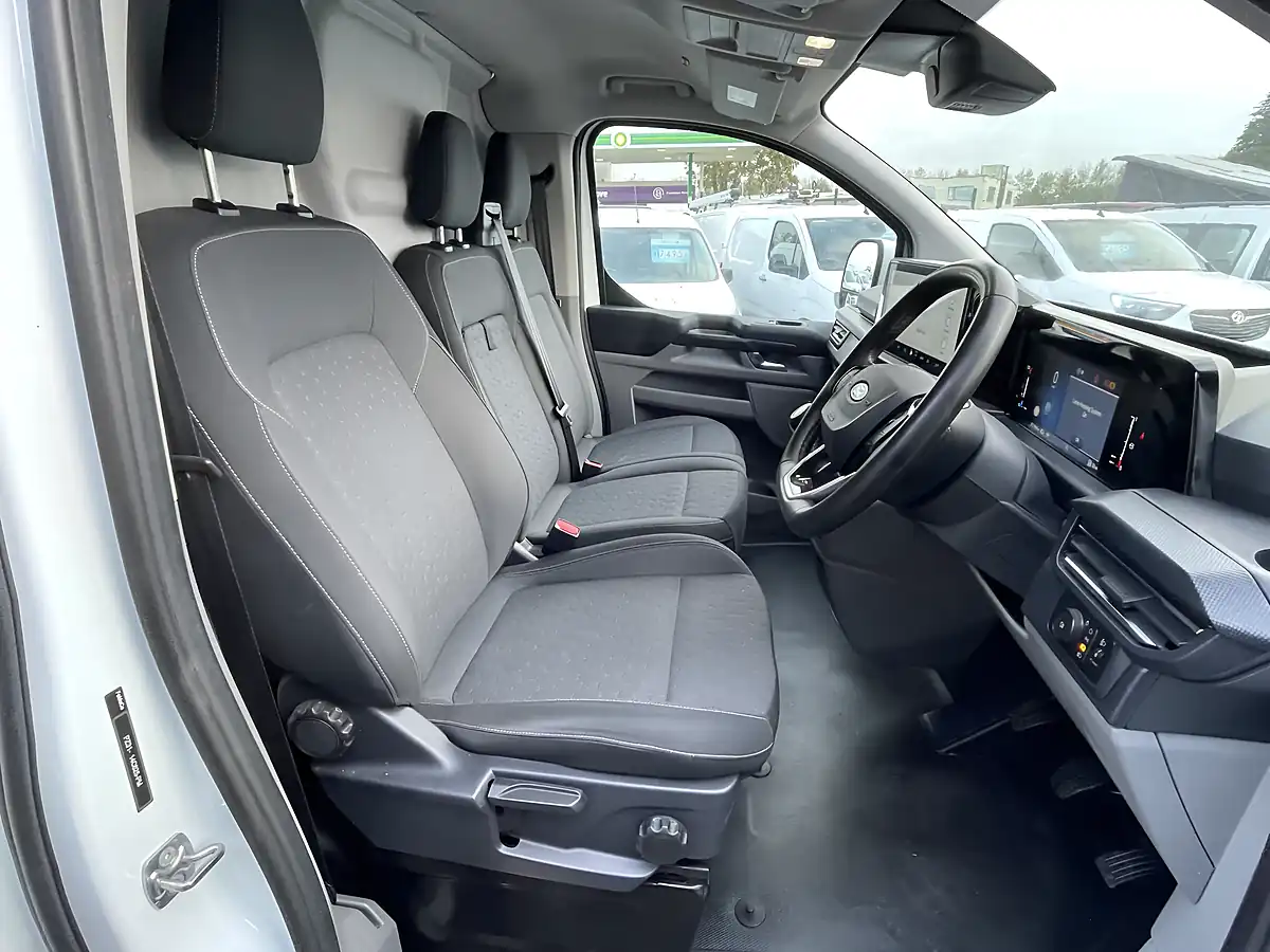 Used 2025 Ford Transit Custom Limited Swb White - Interior and Exterior details 11