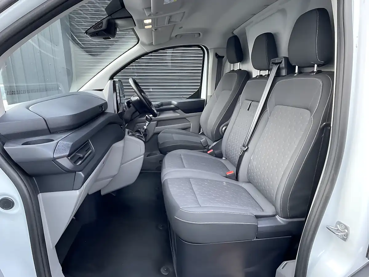Used 2025 Ford Transit Custom Limited Swb White - Interior and Exterior details 15