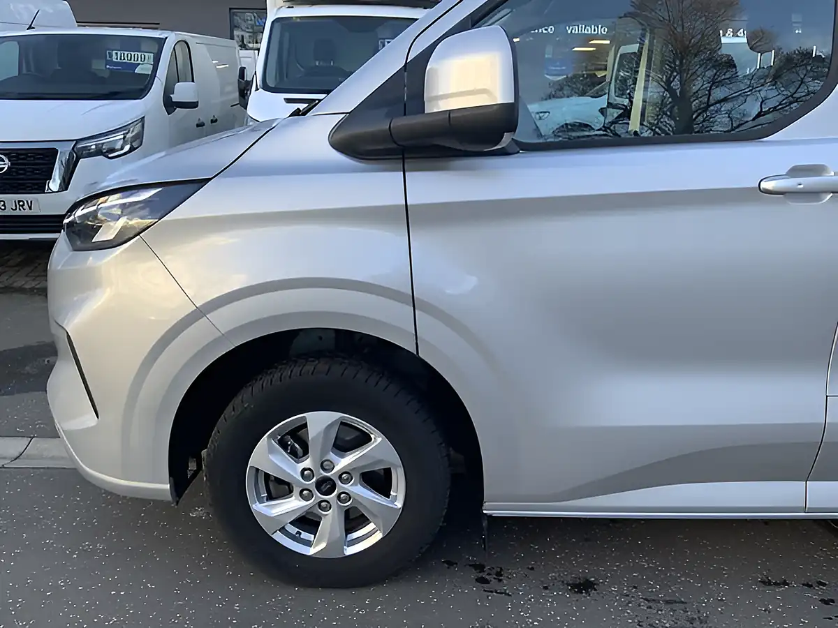 Used 2025 Ford Transit Custom Limited Tourneo Moondust Silver - Interior and Exterior details 14