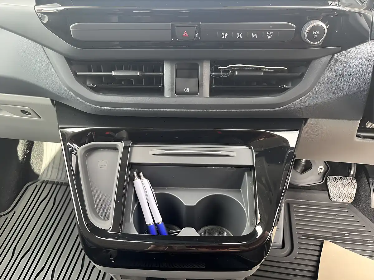 Used 2025 Ford Transit Custom Sport Crew Grey - Interior and Exterior details 10
