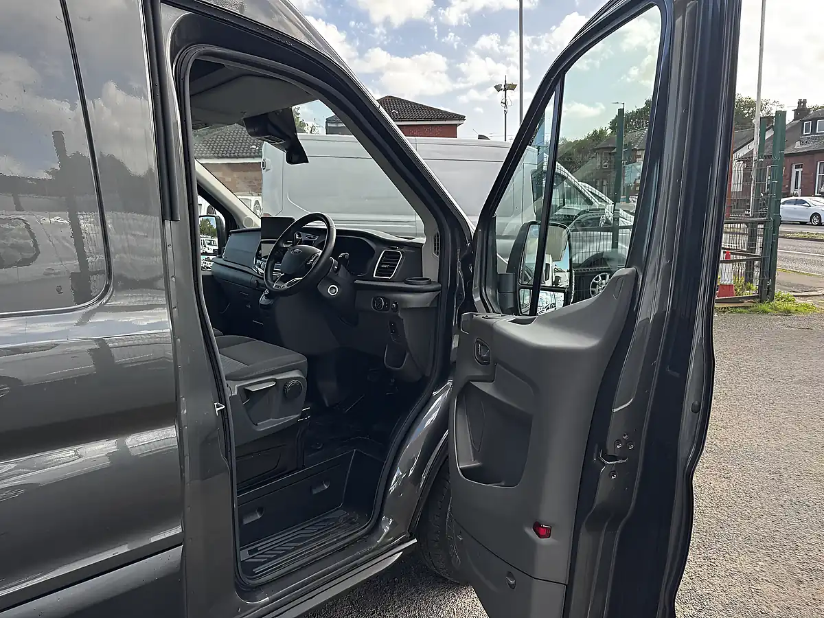 Used 2025 Ford Transit Trend Magnetic (metallic Colour) - Interior and Exterior details 5