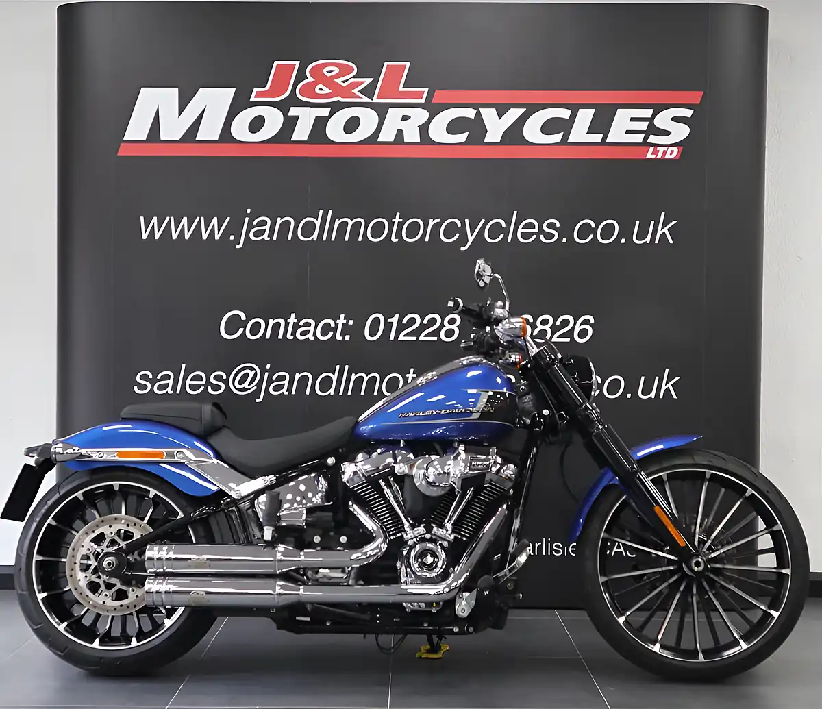 Used 2025 Harley Davidson Breakout Blue - Interior and Exterior details 2