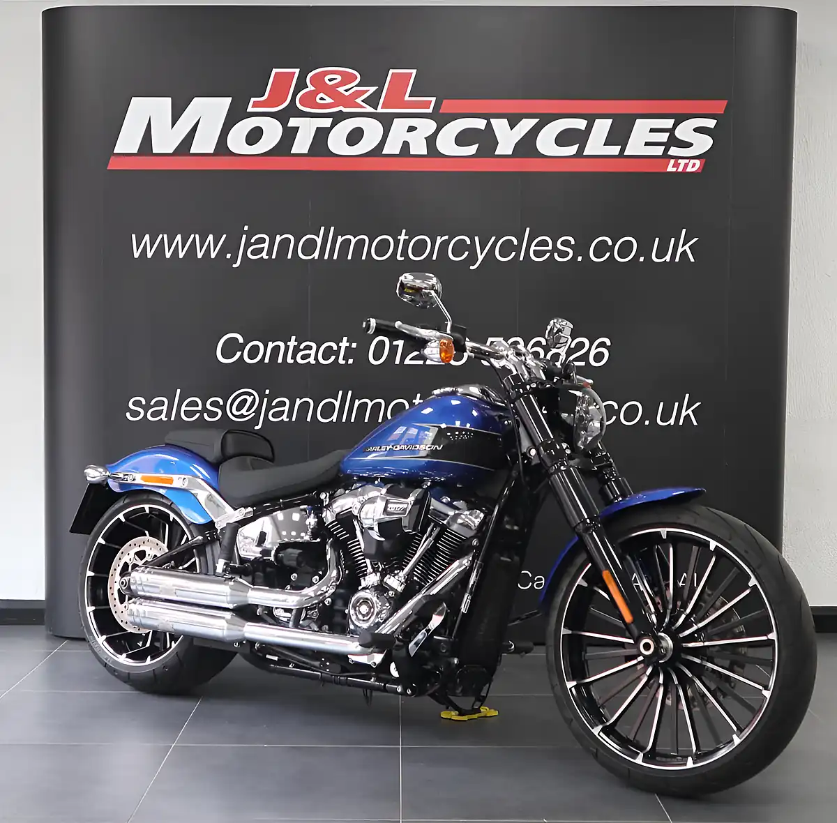 Used 2025 Harley Davidson Breakout Blue - Interior and Exterior details 3