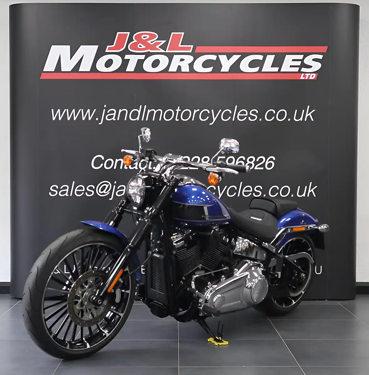 Used 2025 Harley Davidson Breakout Blue - Interior and Exterior details 5
