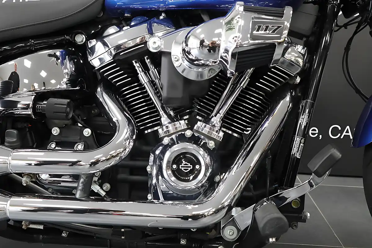 Used 2025 Harley Davidson Breakout Blue - Interior and Exterior details 7