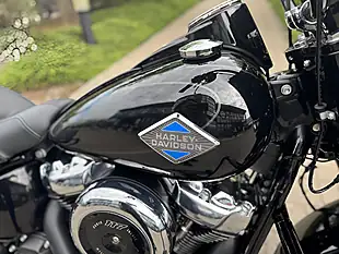 Used 2025 Harley-Davidson Heritage Classic Black - Interior and Exterior details 12