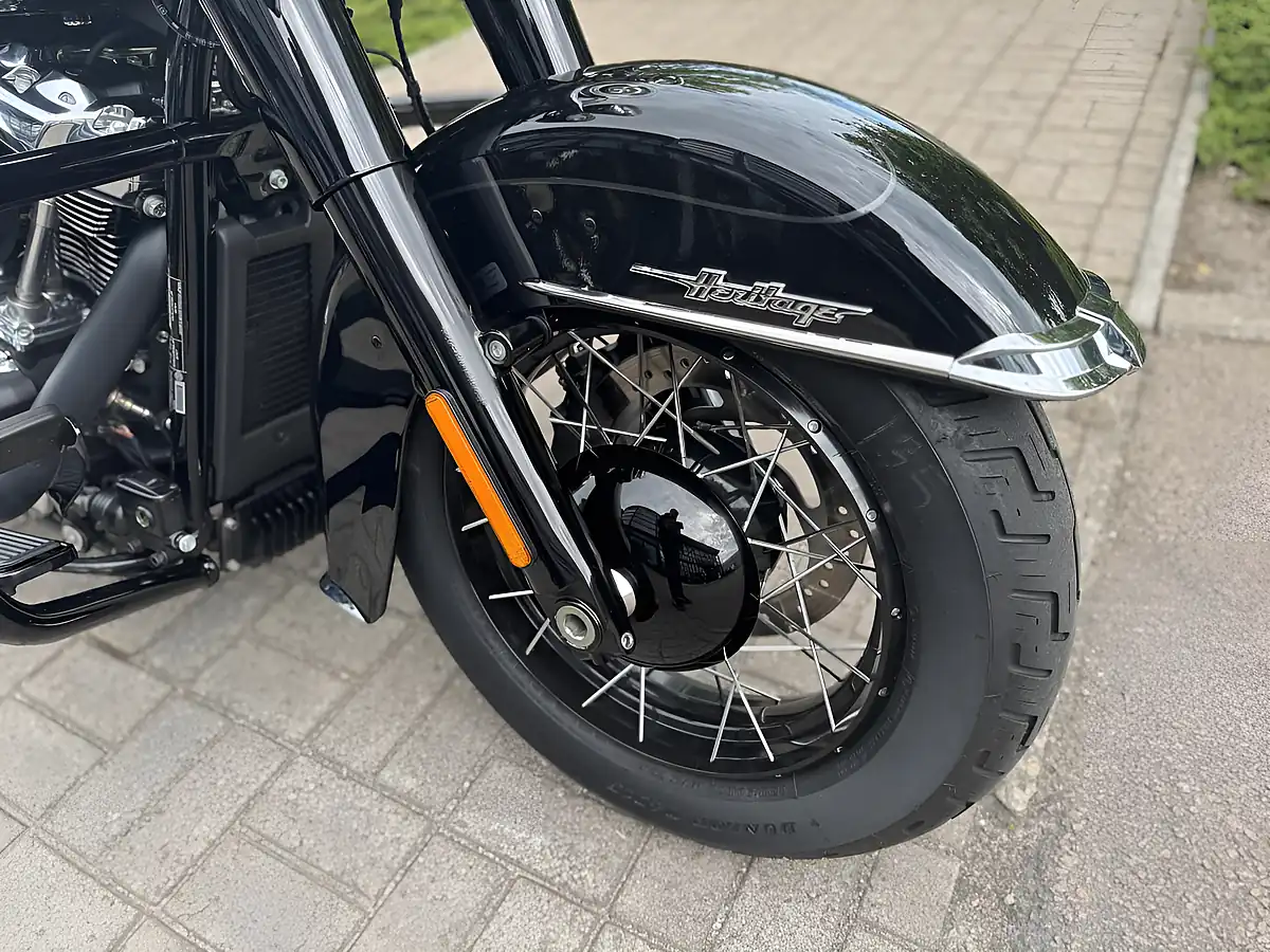 Used 2025 Harley-Davidson Heritage Classic Black - Interior and Exterior details 14