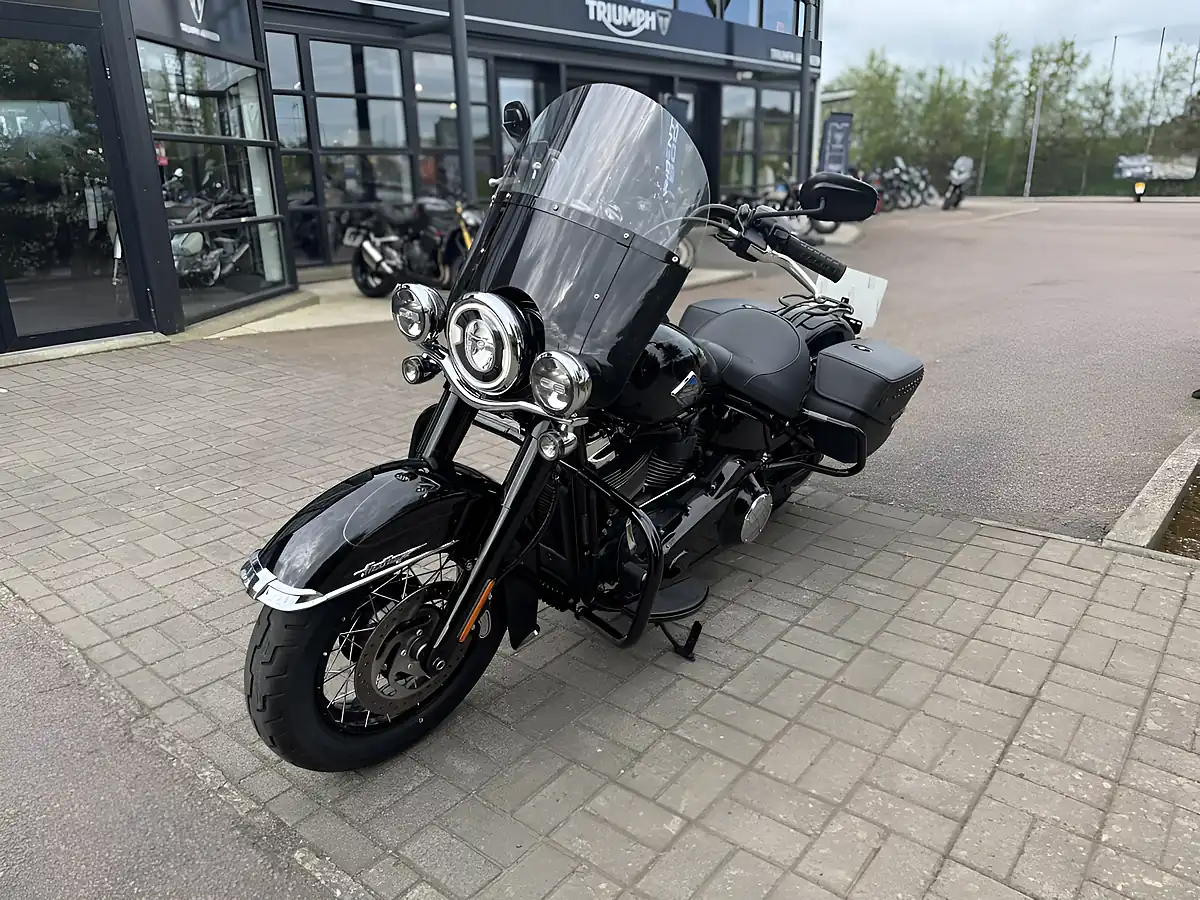 Used 2025 Harley-Davidson Heritage Classic Black - Interior and Exterior details 5
