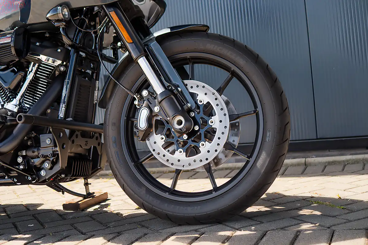 Used 2025 Harley-Davidson Low Rider ST Iron Horse Metallic - Interior and Exterior details 7