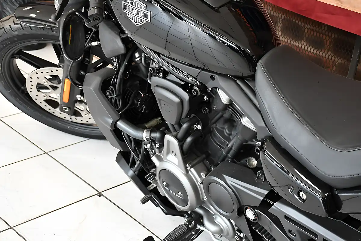 Used 2025 Harley-Davidson Nightster 975 Black - Interior and Exterior details 10