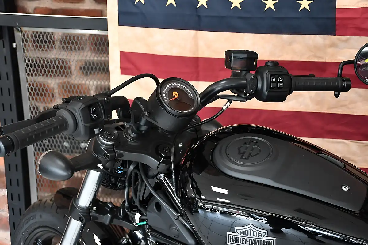 Used 2025 Harley-Davidson Nightster 975 Black - Interior and Exterior details 8