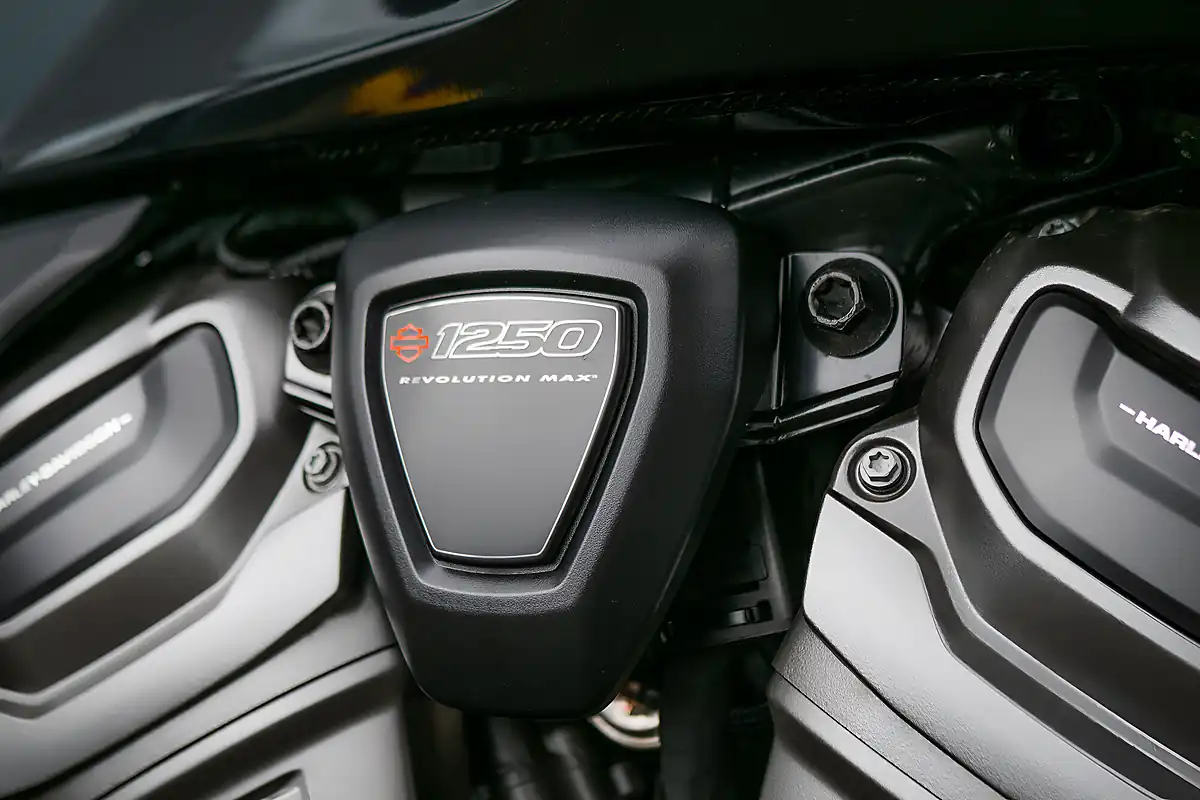 Used 2025 Harley-Davidson Pan America 1250 Special Vivid Black - Interior and Exterior details 11