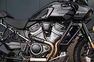 Used 2025 Harley-Davidson Pan America 1250 Special Vivid Black - Interior and Exterior details 7
