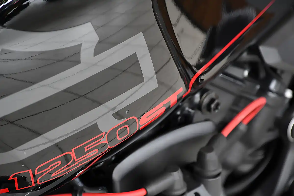 Used 2025 Harley-Davidson Pan America ST Vivid Black - Interior and Exterior details 14