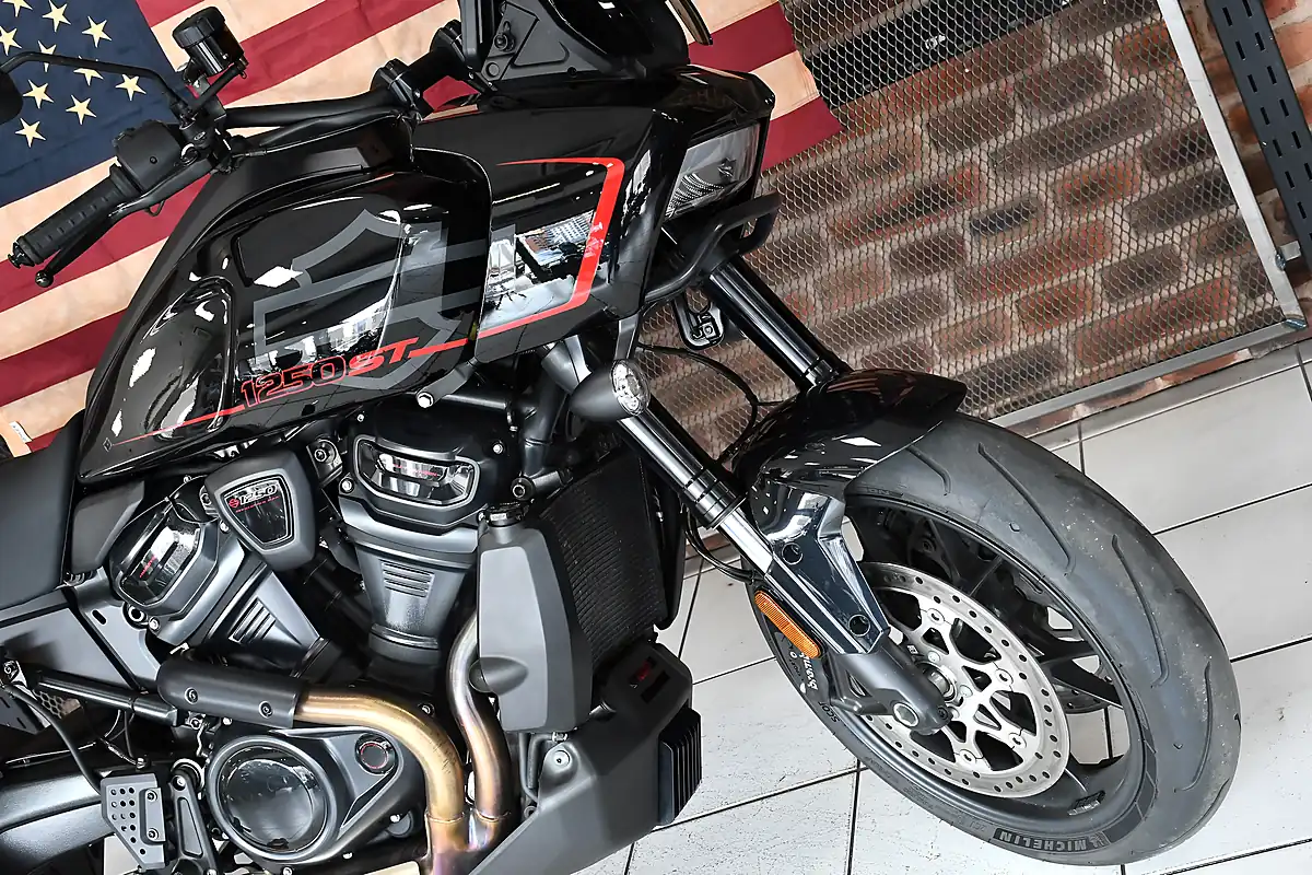 Used 2025 Harley-Davidson Pan America ST Vivid Black - Interior and Exterior details 18
