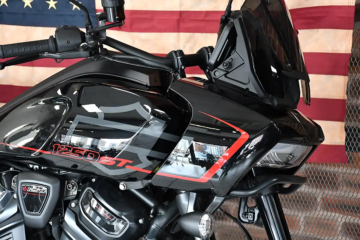 Used 2025 Harley-Davidson Pan America ST Vivid Black - Interior and Exterior details 4